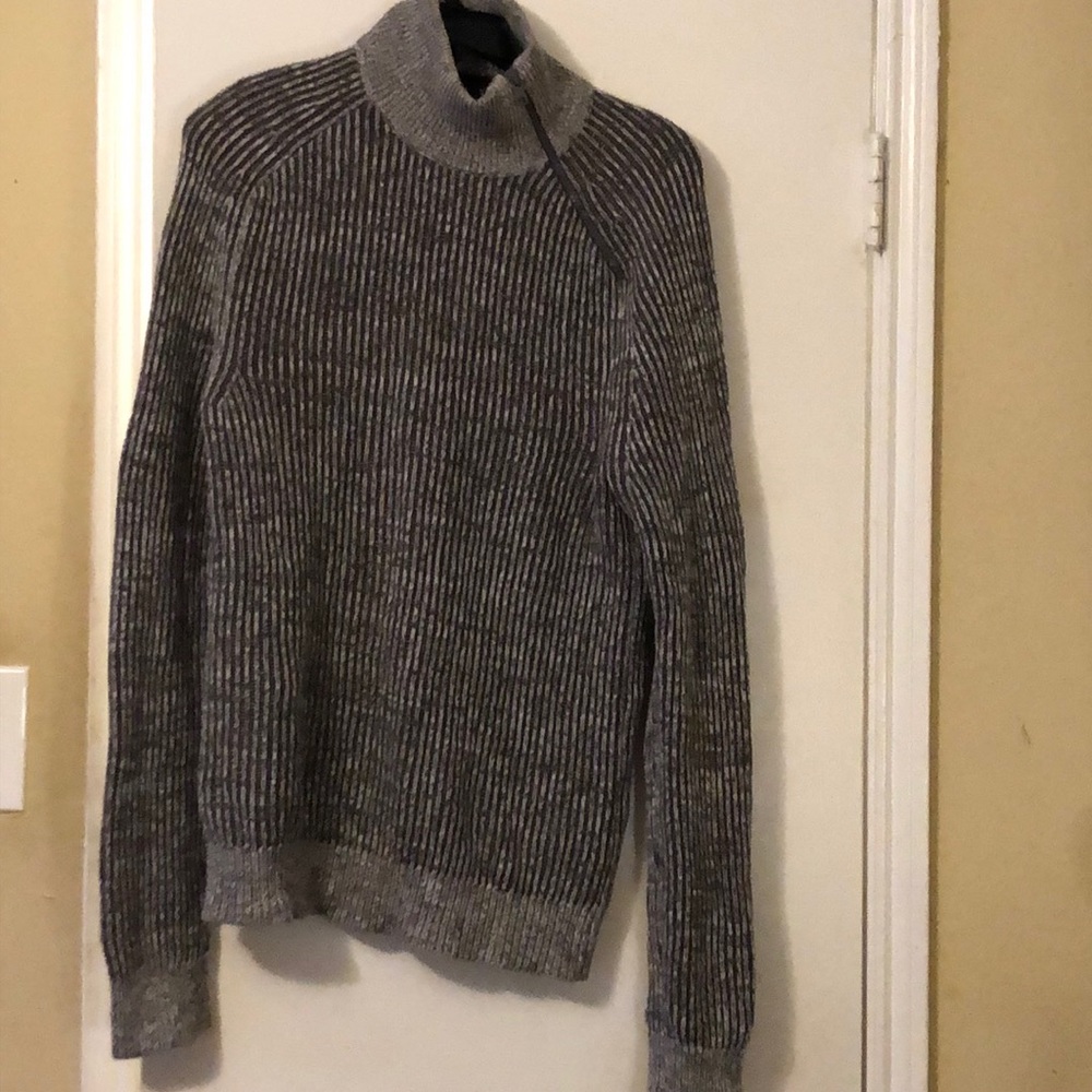 Armani exchange sweater Zipper on the left side